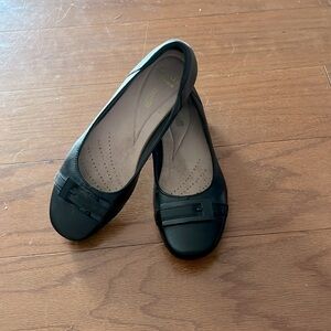 Clark’s black dress shoe - soft cushion - 7.5 - like new